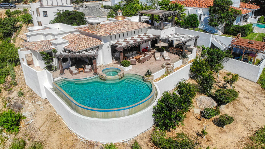 Puerto Los Cabos La Noria Casa Lau'ren offers contemporary luxury with 4 bedrooms plus a private casita. Overlooking the Jack Nicklaus Signature Golf Course, this elegant home features ocean – 115 La Noria, San Jose del Cabo, BS