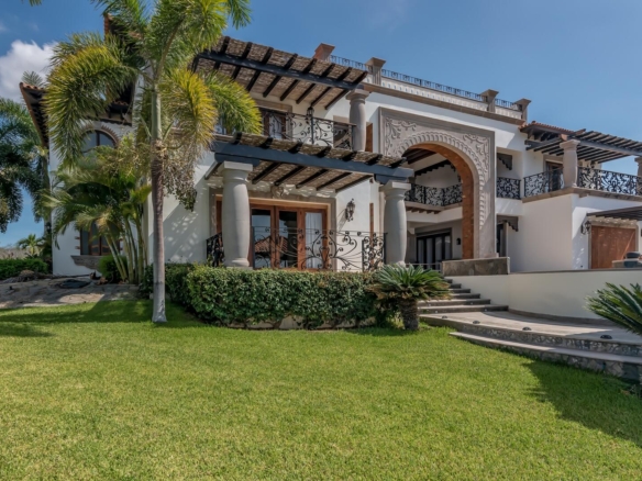 Puerto Los Cabos Fundadores Set within the prestigious, double-gated Fundadores enclave of Puerto Los Cabos, Casa Las Glorias captures sweeping – 219 Padre Piccolo, San Jose del Cabo, BS