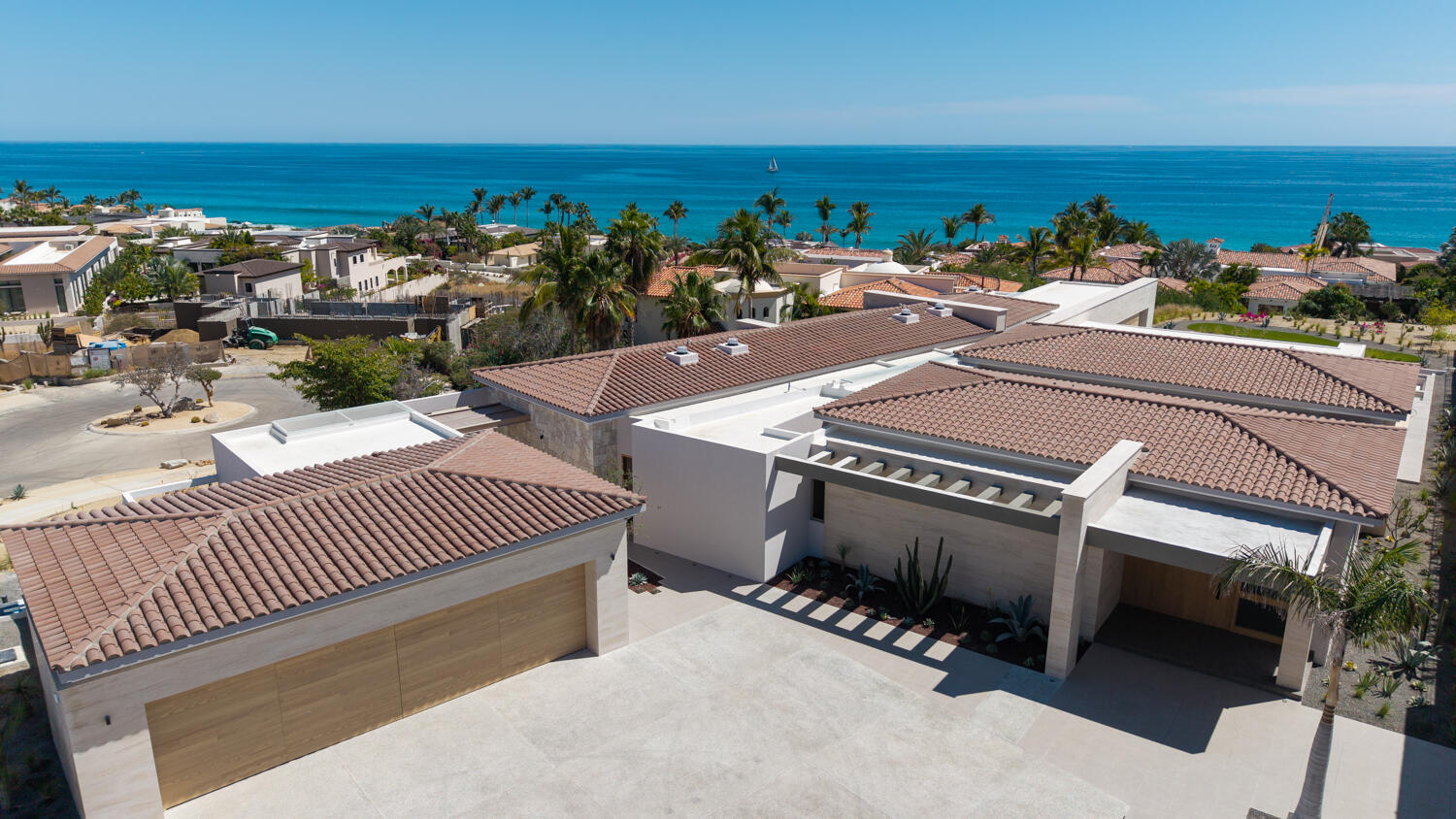 Puerto Los Cabos Fundadores Villa Maralta 62 offers contemporary coastal living in Puerto Los Cabos.This newly built 5-bedroom residence is designed around seamless indoor-outdoor flow, with main living areas opening toward the terrace, pool, and ocean for sale